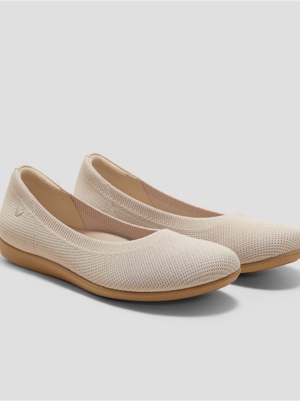 Vivaia Claire Walker Almond Water-Repellant Round-Toe Ballet Flats Size 38.5/7.5